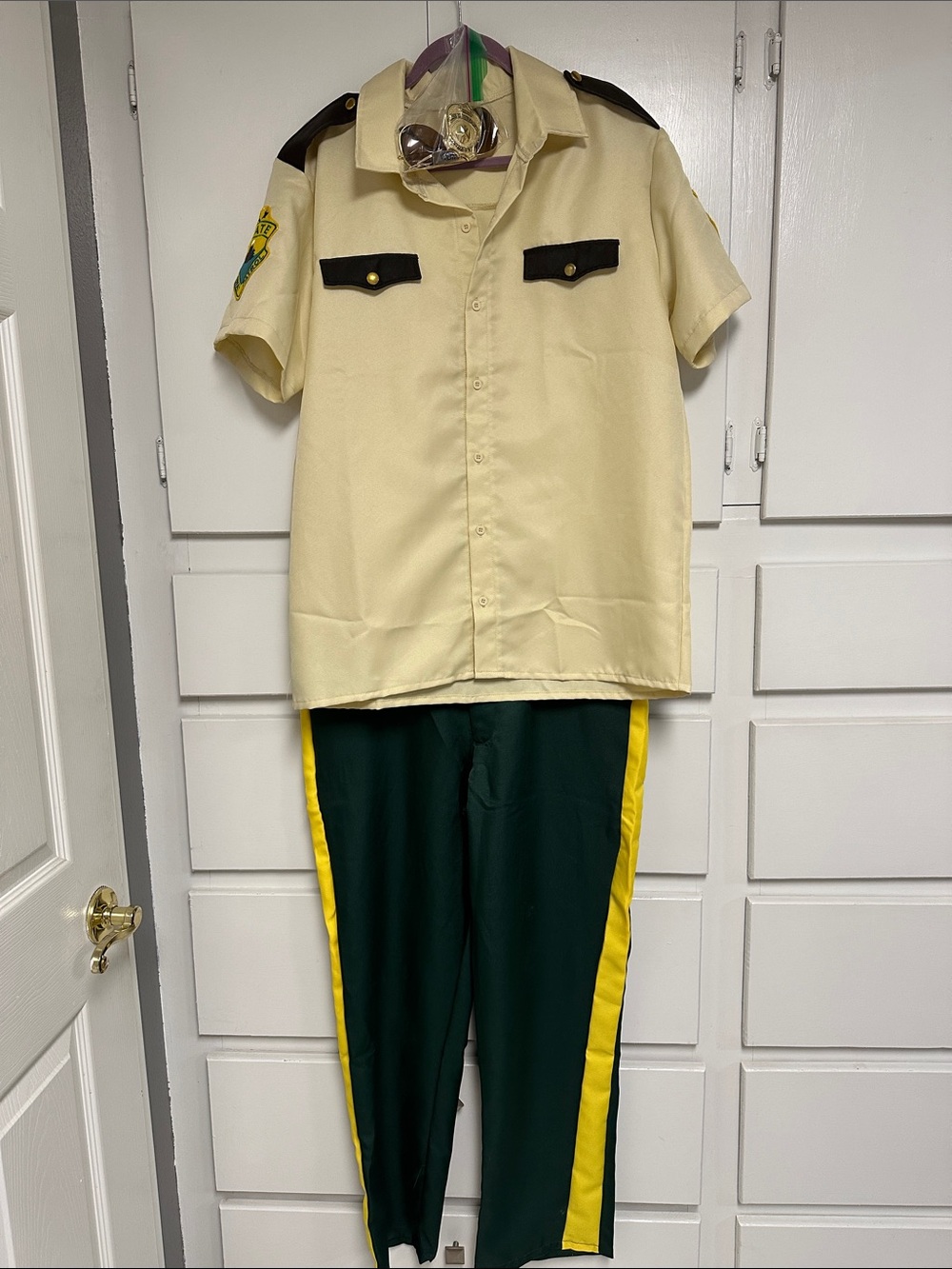 Adult M costume Short-Sleeve Uniform Shirt and Trousers Set - Cream and Green